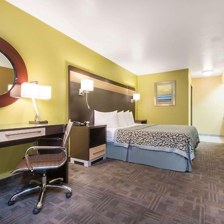 Days Inn By Wyndham Carlsbad Exterior foto