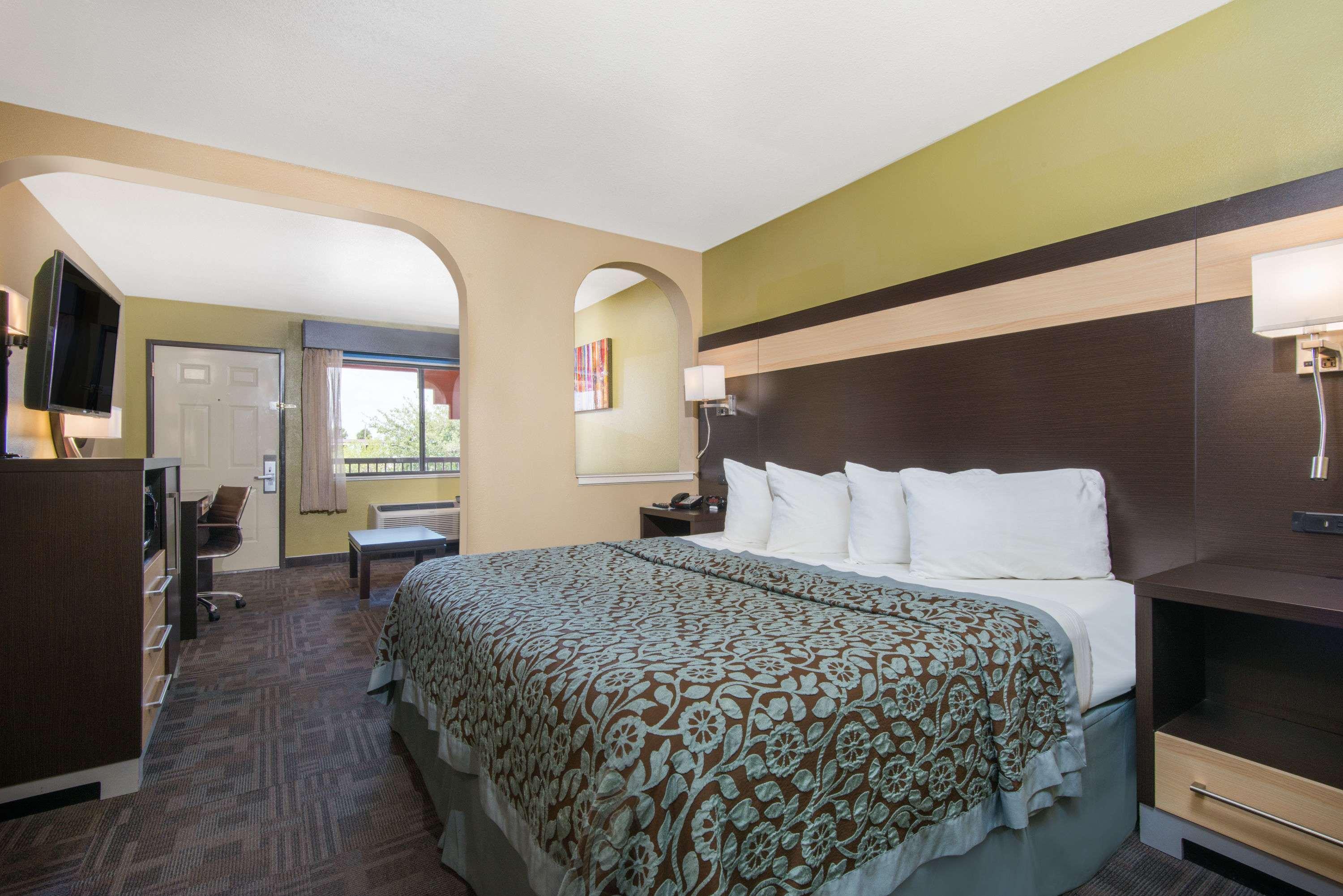 Days Inn By Wyndham Carlsbad Exterior foto