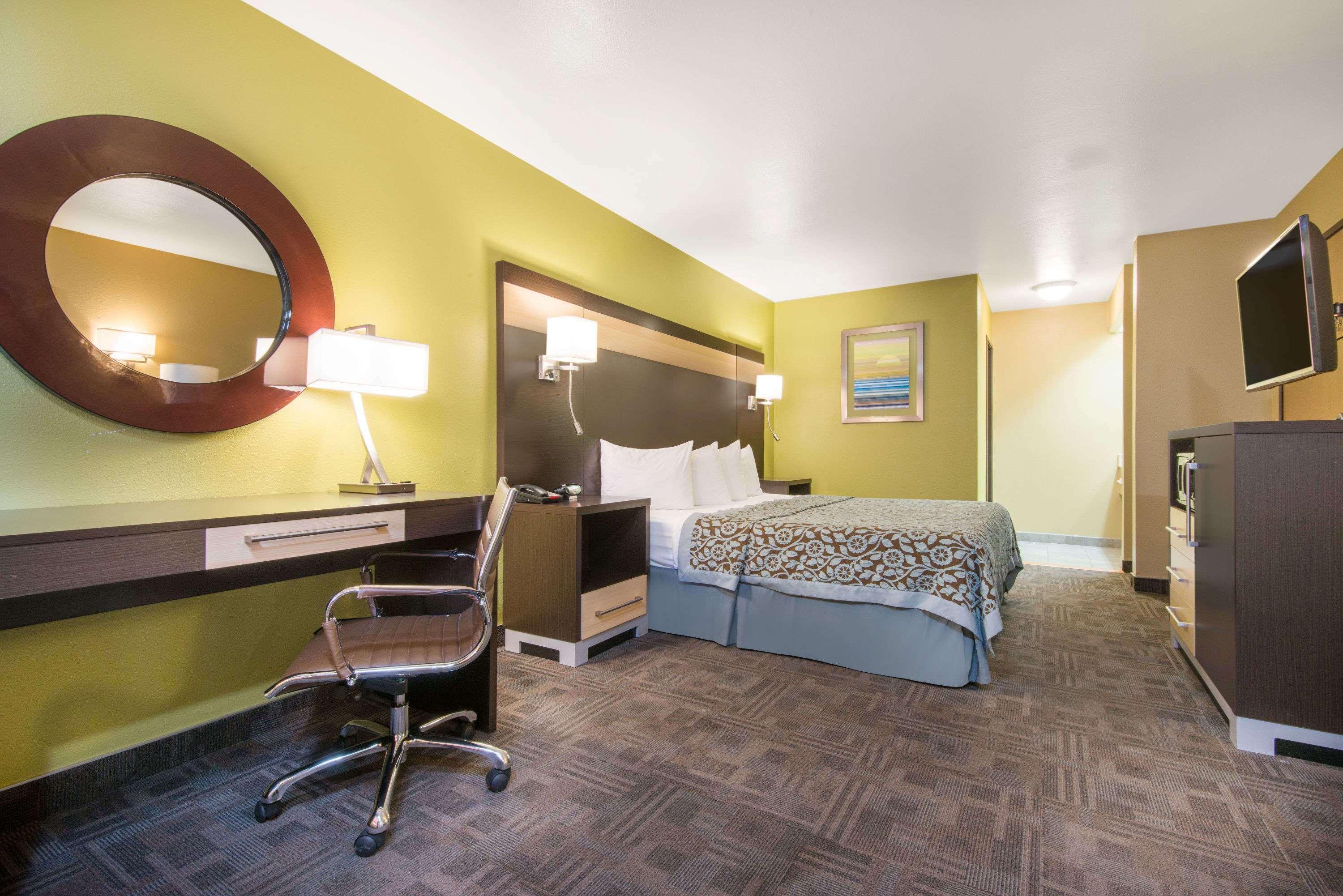 Days Inn By Wyndham Carlsbad Exterior foto