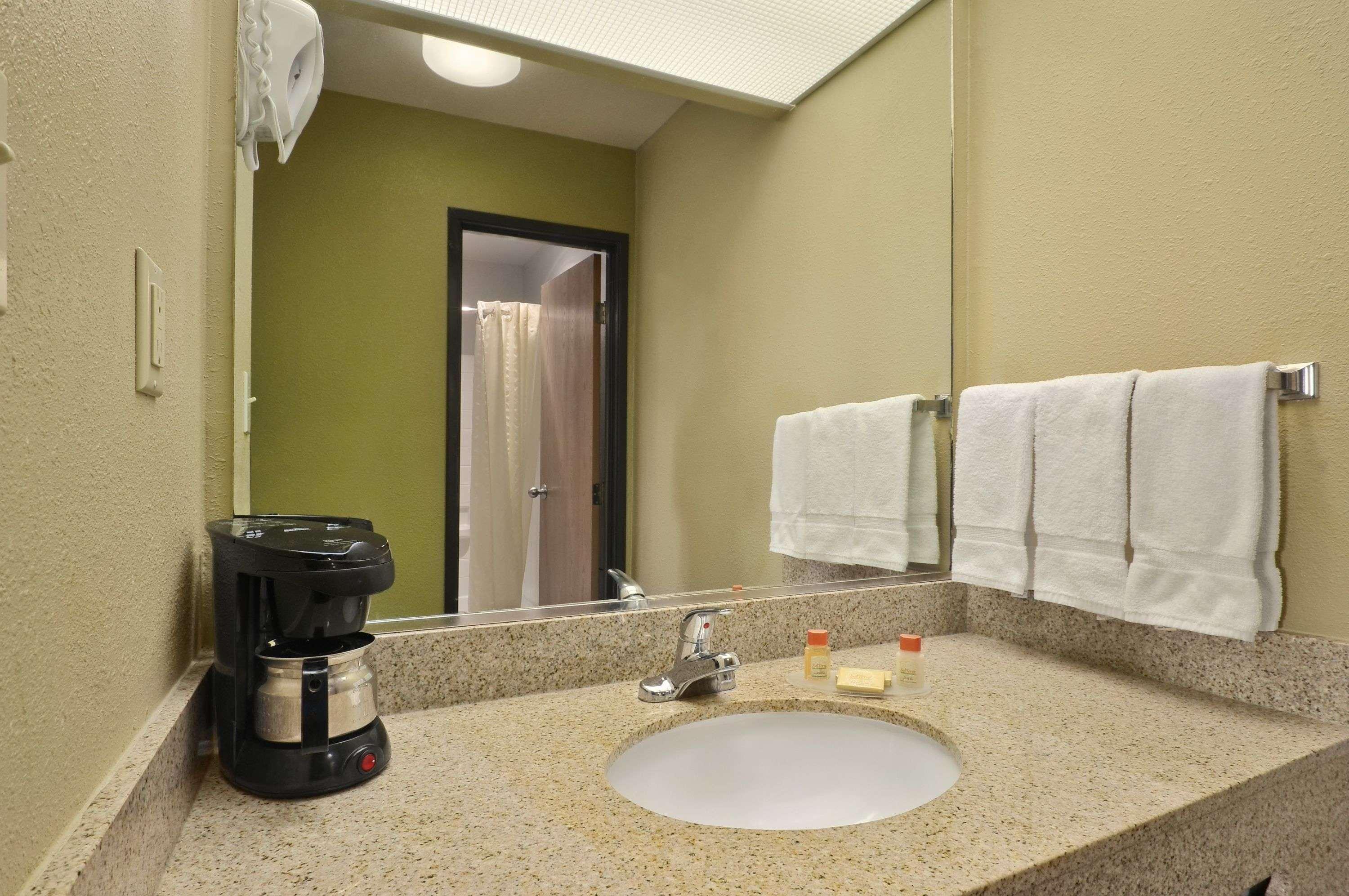 Days Inn By Wyndham Carlsbad Exterior foto
