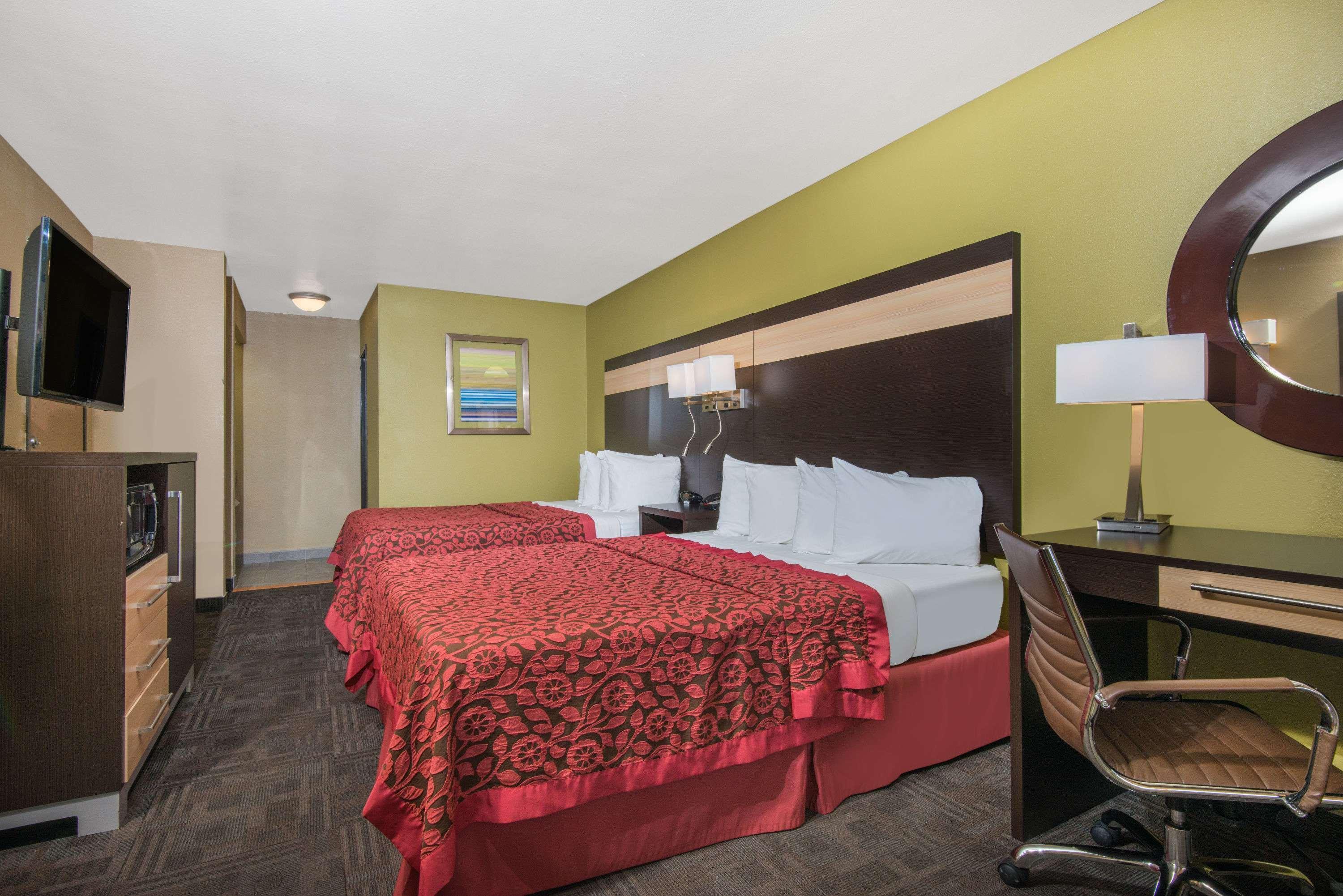 Days Inn By Wyndham Carlsbad Exterior foto