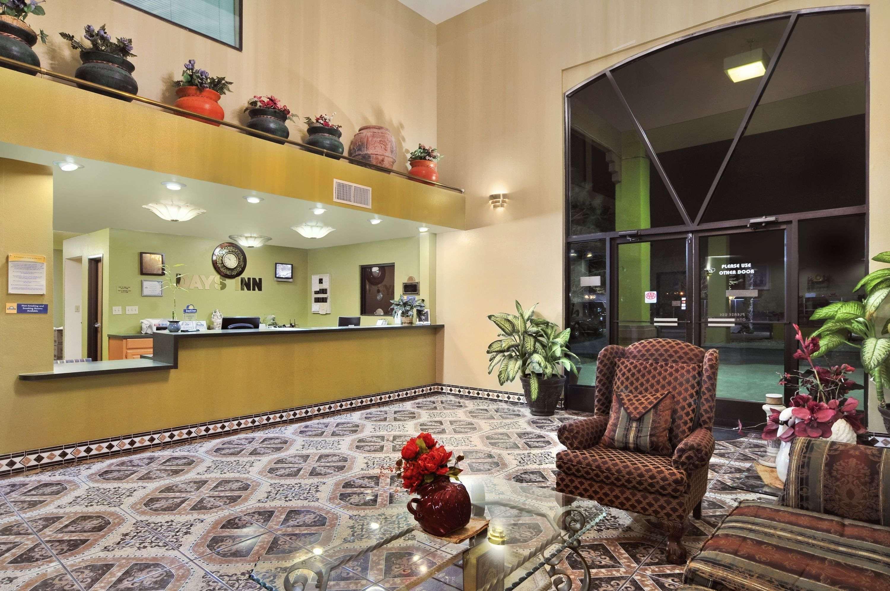 Days Inn By Wyndham Carlsbad Exterior foto