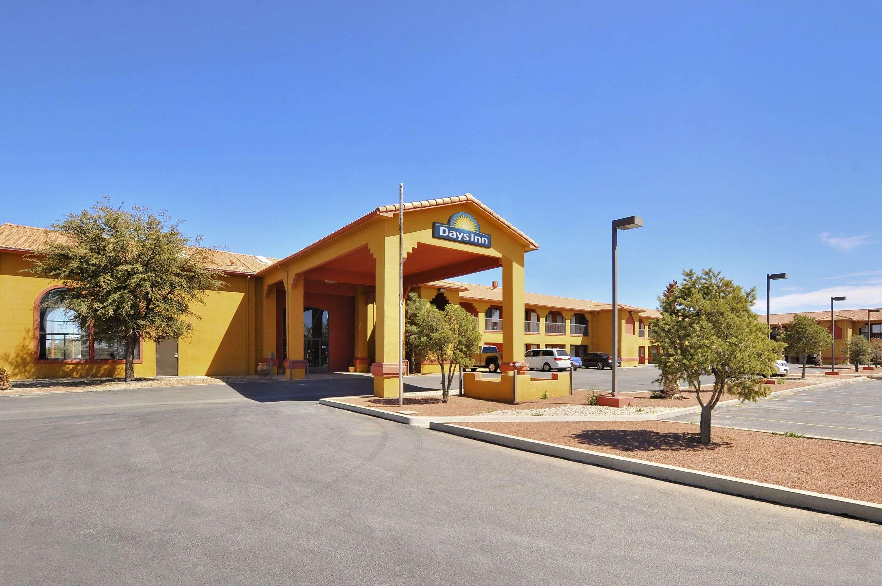 Days Inn By Wyndham Carlsbad Exterior foto