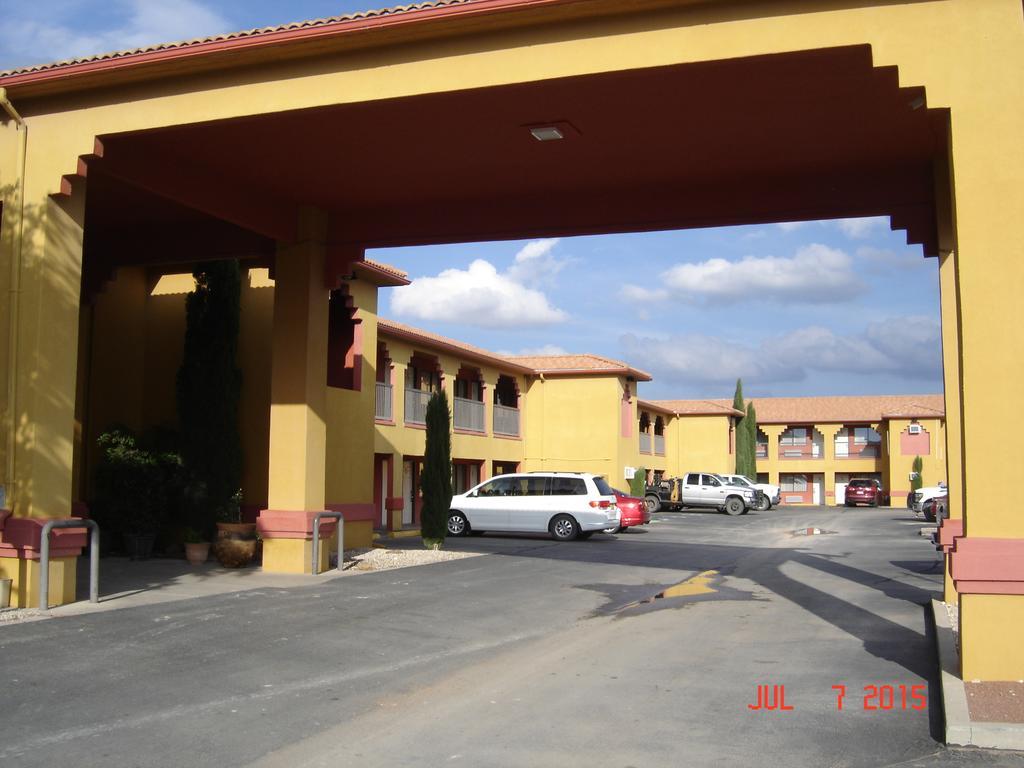 Days Inn By Wyndham Carlsbad Exterior foto