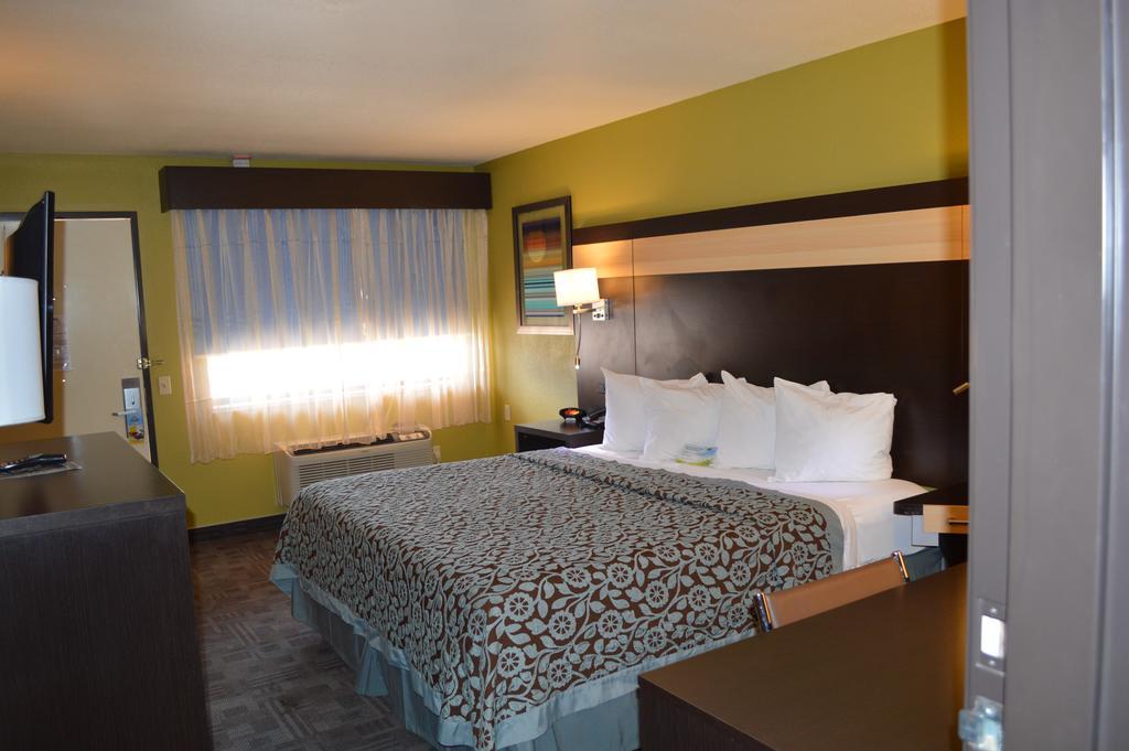 Days Inn By Wyndham Carlsbad Zimmer foto
