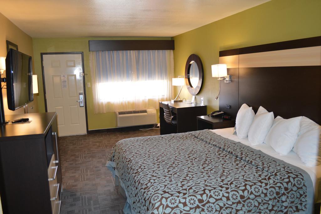 Days Inn By Wyndham Carlsbad Zimmer foto