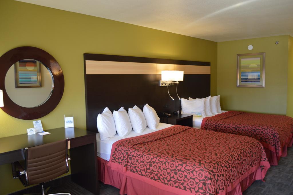 Days Inn By Wyndham Carlsbad Zimmer foto