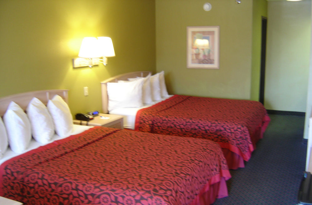 Days Inn By Wyndham Carlsbad Exterior foto