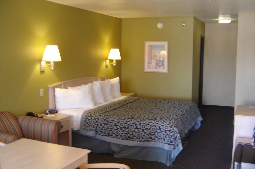 Days Inn By Wyndham Carlsbad Exterior foto