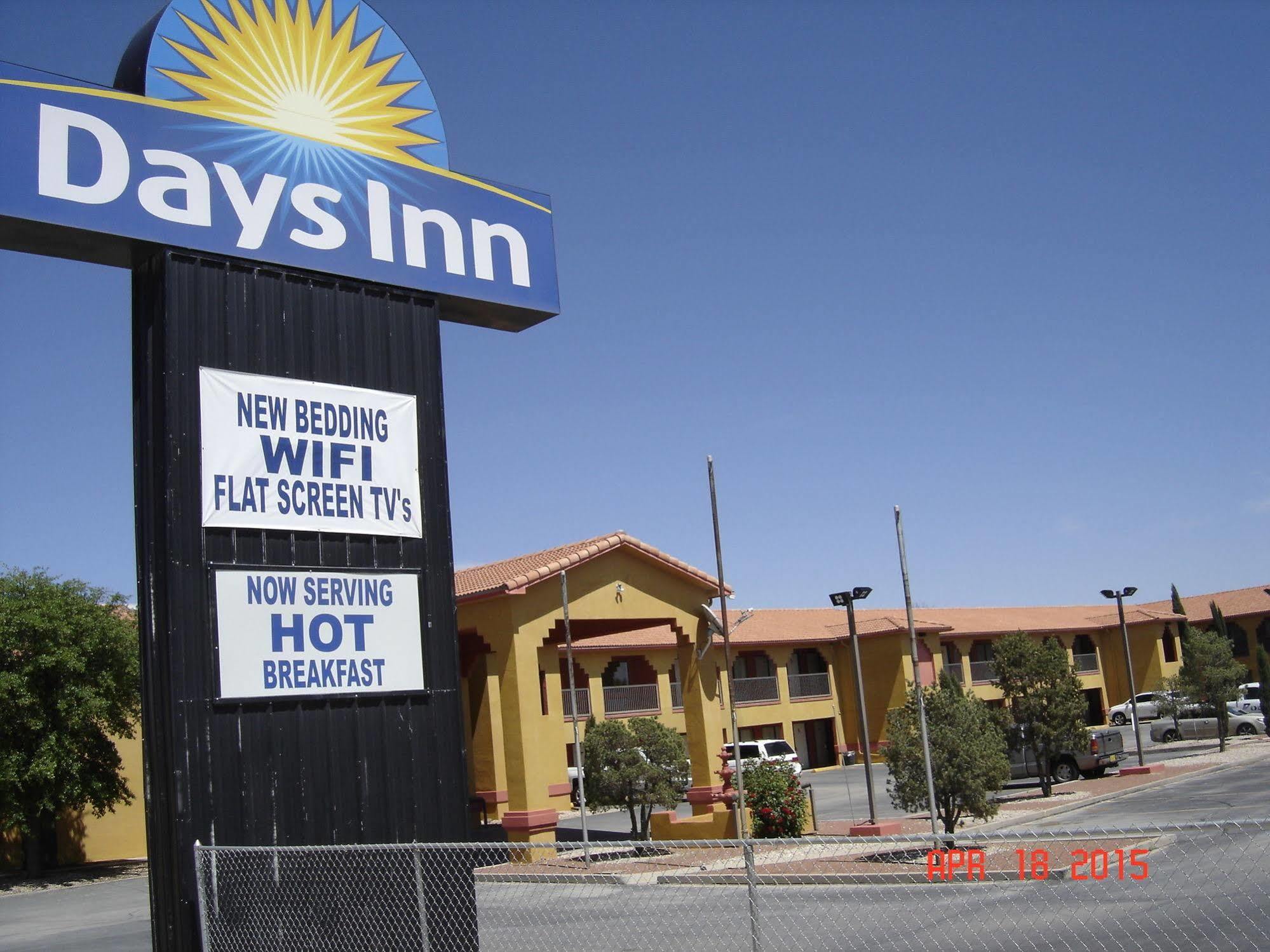 Days Inn By Wyndham Carlsbad Exterior foto