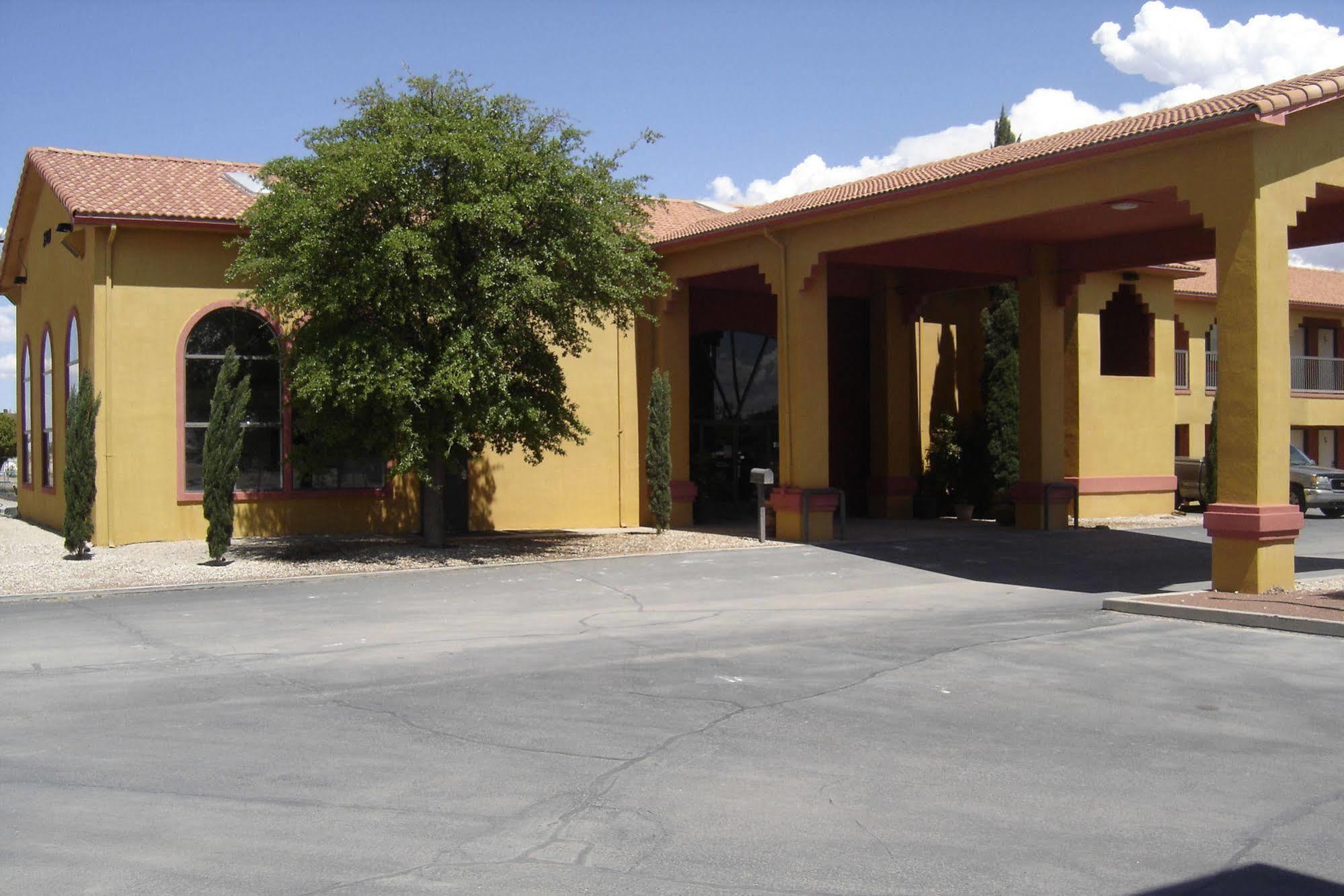 Days Inn By Wyndham Carlsbad Exterior foto