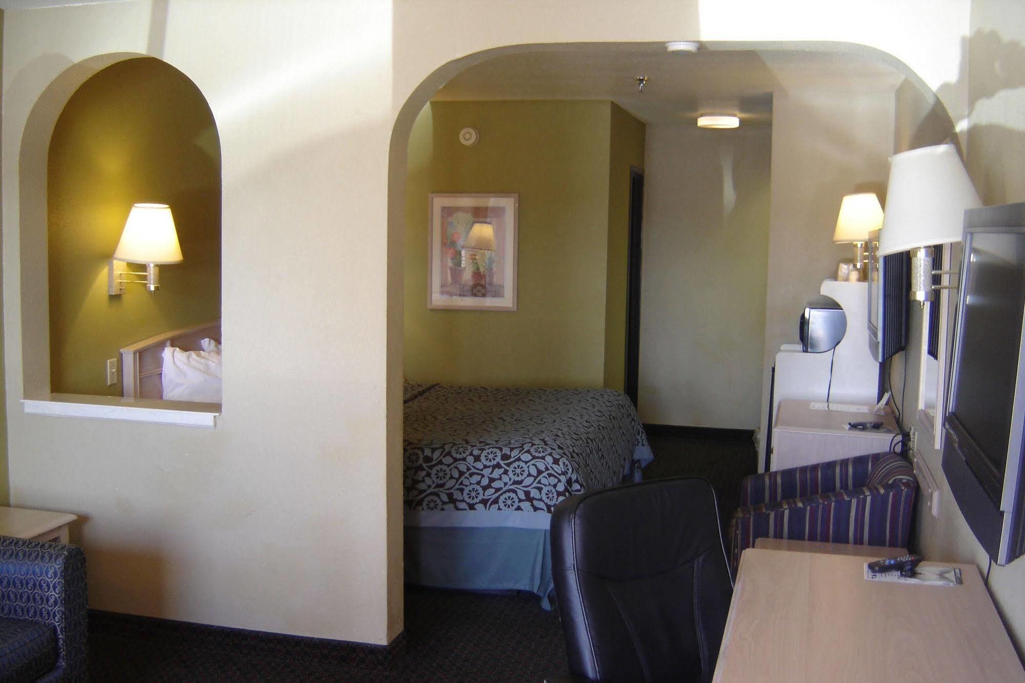 Days Inn By Wyndham Carlsbad Exterior foto